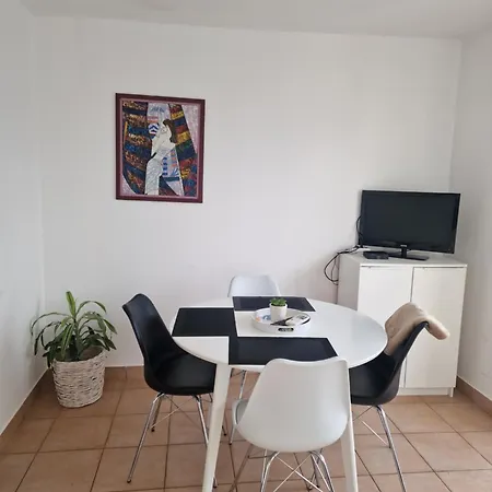 Isadora Apartment *